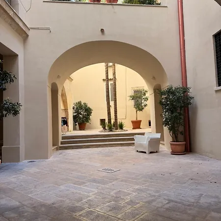 Flo House Apartament *
