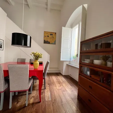Flo House Bari