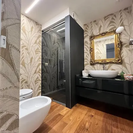Flo House Апартаменти